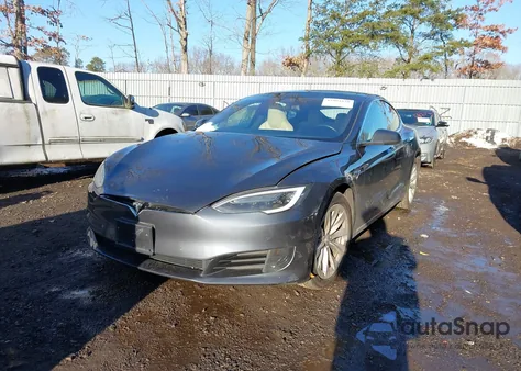 2016 Tesla Model S 60D/70D/75D/85D/90D z USA, uszkodzony, nr VIN 5YJSA1E24GF174235
